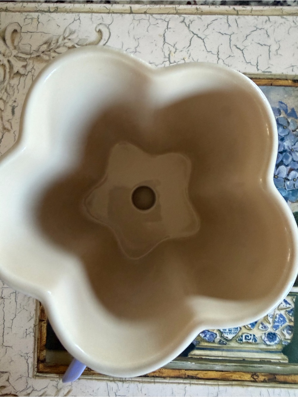 Le Creuset Lilac Stoneware Flower Planter with Saucer and Plant Tag - Picture 3 of 3